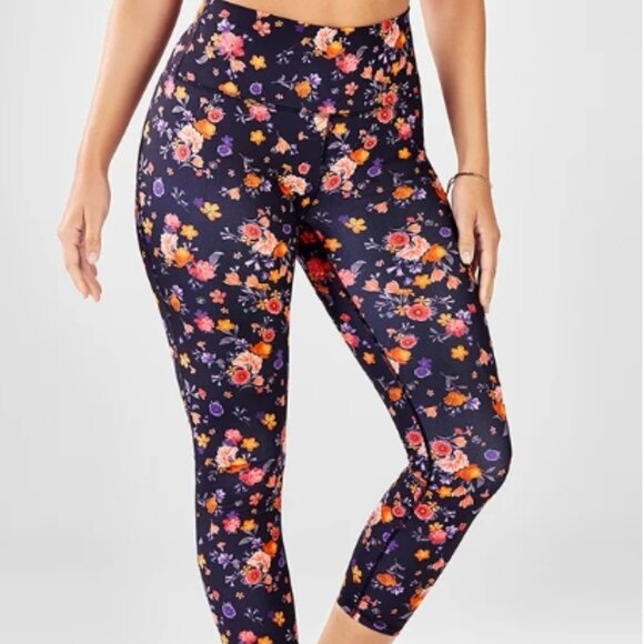 Fabletics High-Waisted Printed PowerForm® Capri in Size XS, Plumeria: - Picture 1 of 2